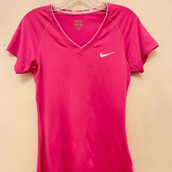 Nike dry fit pink workout shorts sleeve top - Picture 1 of 2